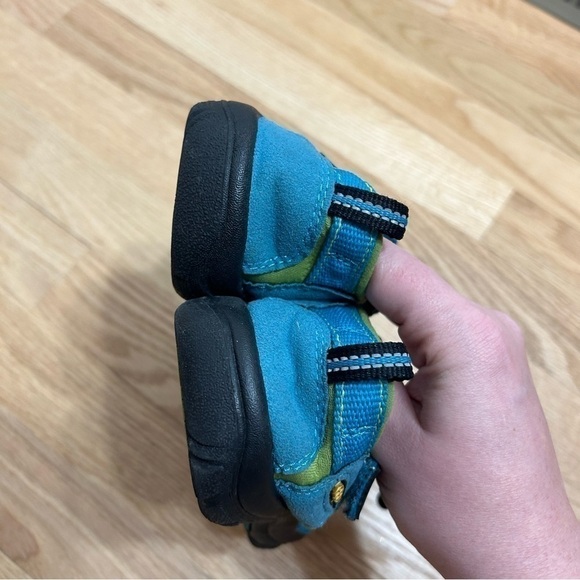 Keen Sandals Sz 2 Blue Green Youth Caged Closed Toe Outdoors Hiking - Picture 3 of 7